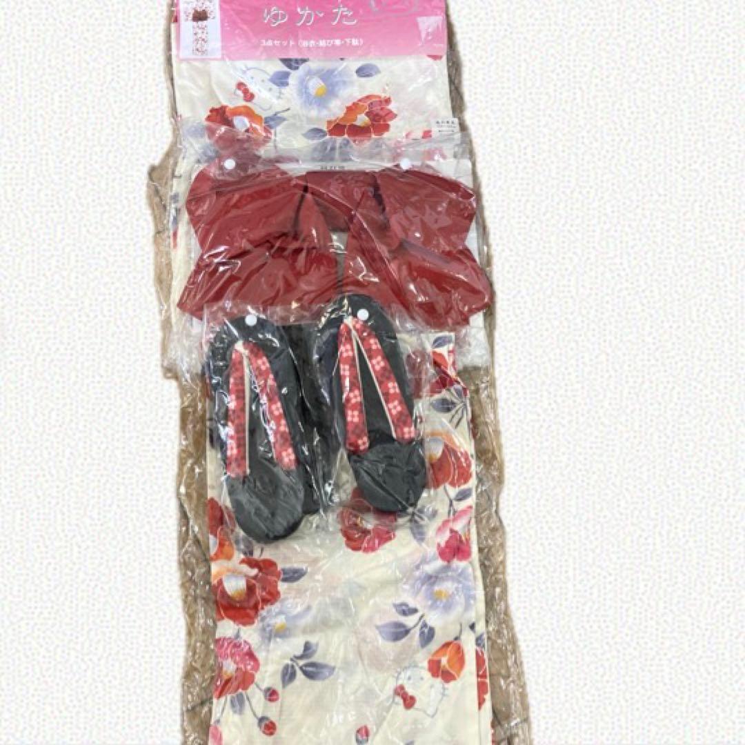 お値下げ／未使用★ハロー キティ／サンリオ★ツバキ柄浴衣＋帯＋草履 3点セット