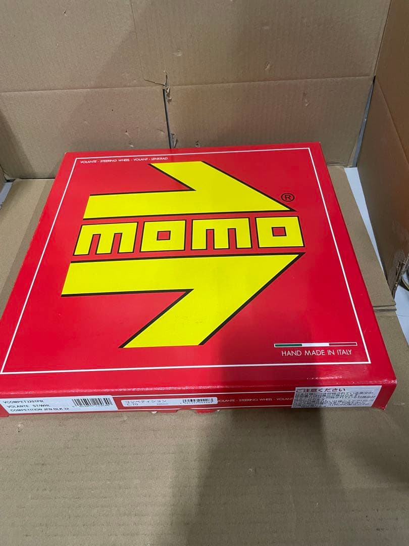 モモ　ステアリング　ブラックスポーク/ブラックエアーレザー 320mm C-70