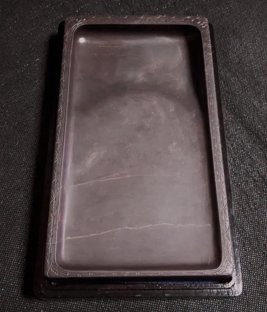 【ゆう】　　◆硯2面（端渓唐草雷廻文両面硯8吋／歙州雲龍廻文硯7.2吋）