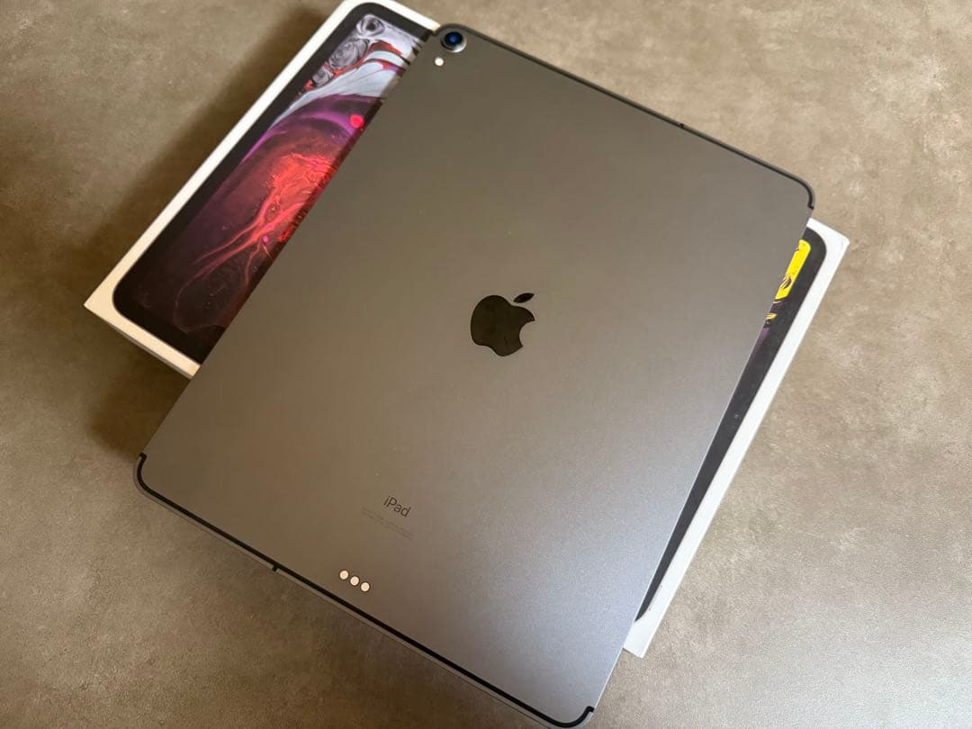 iPad Pro 第3世代12.9インチSIMフリーMagic keyboard