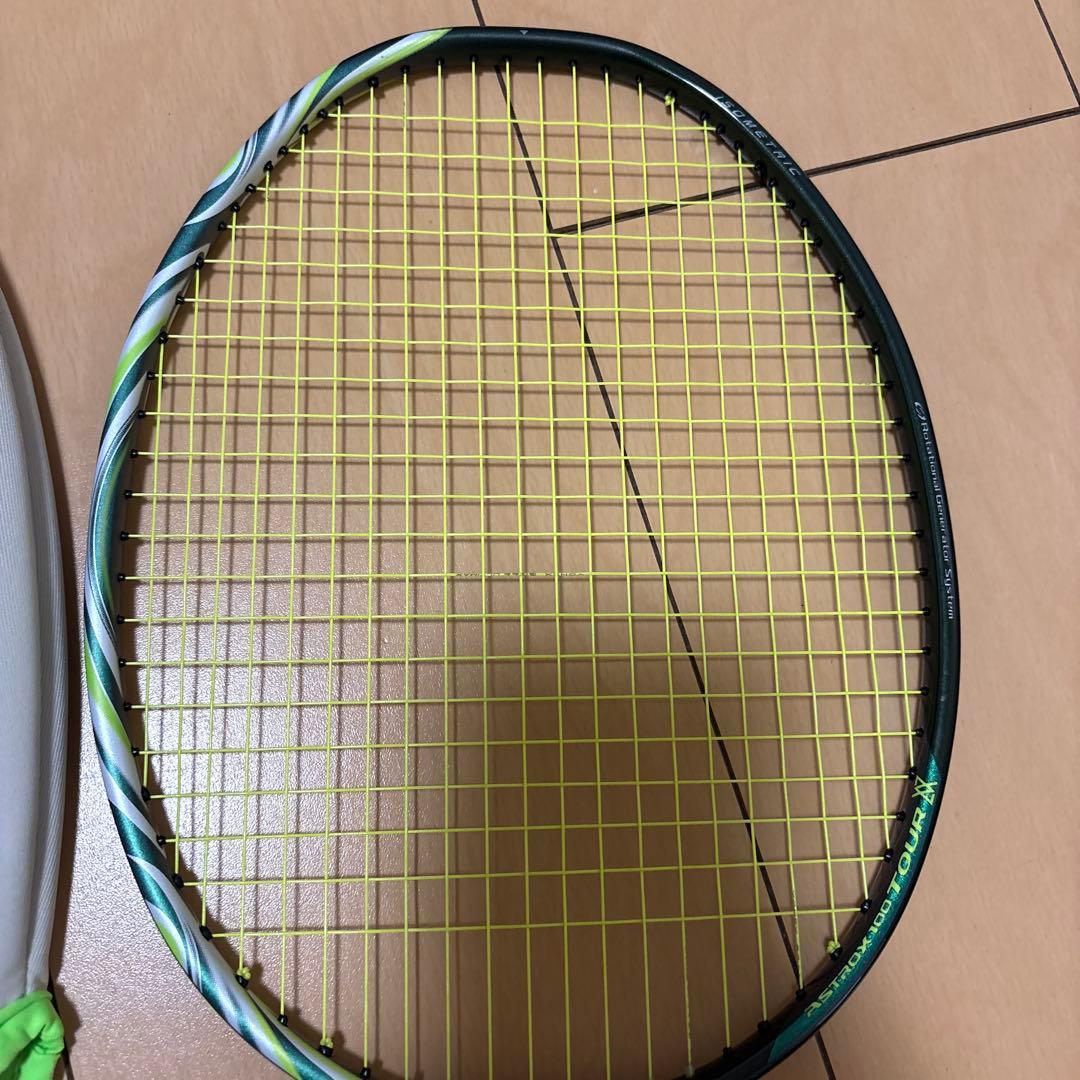 YONEXヨネックス　ASTROX 100 Tour VA 4UG5