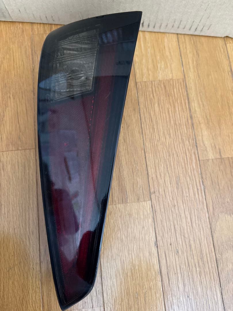 プリウス50 前期 スモークテールランプ 破損あり