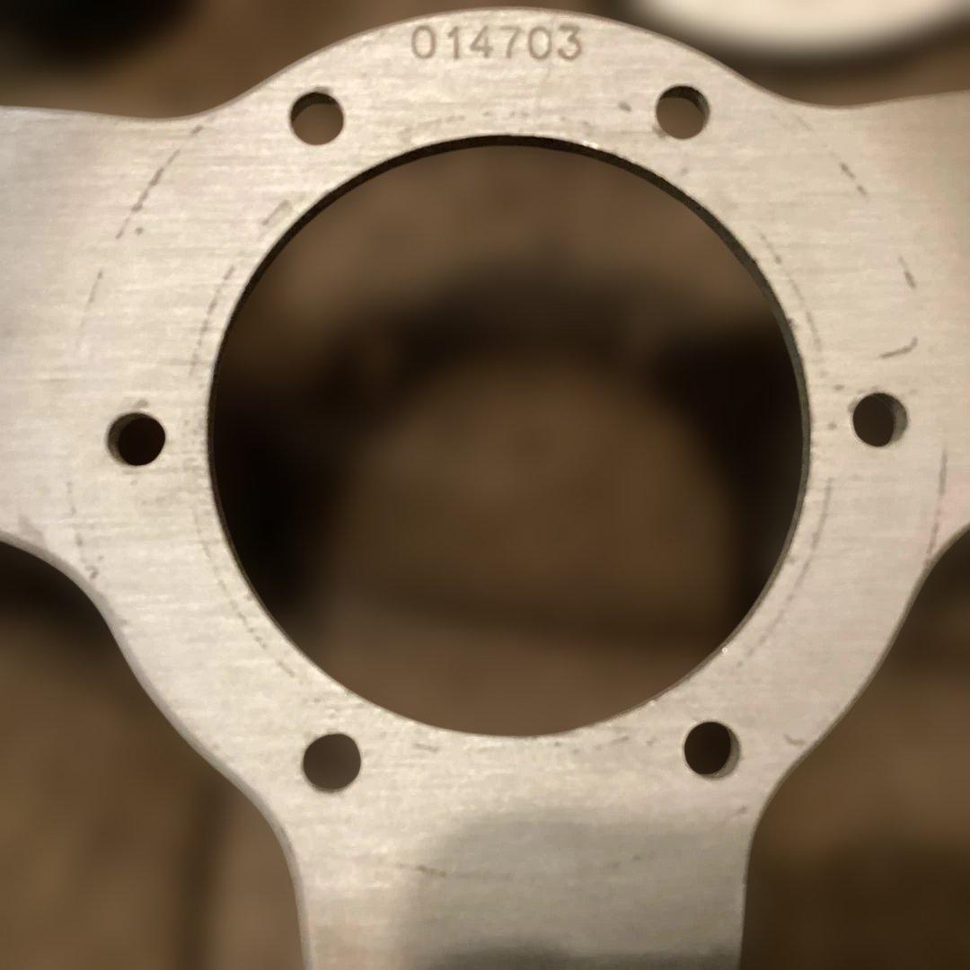 ナルディクラシックレザー36Φホーンボタン、ホーンリング付き