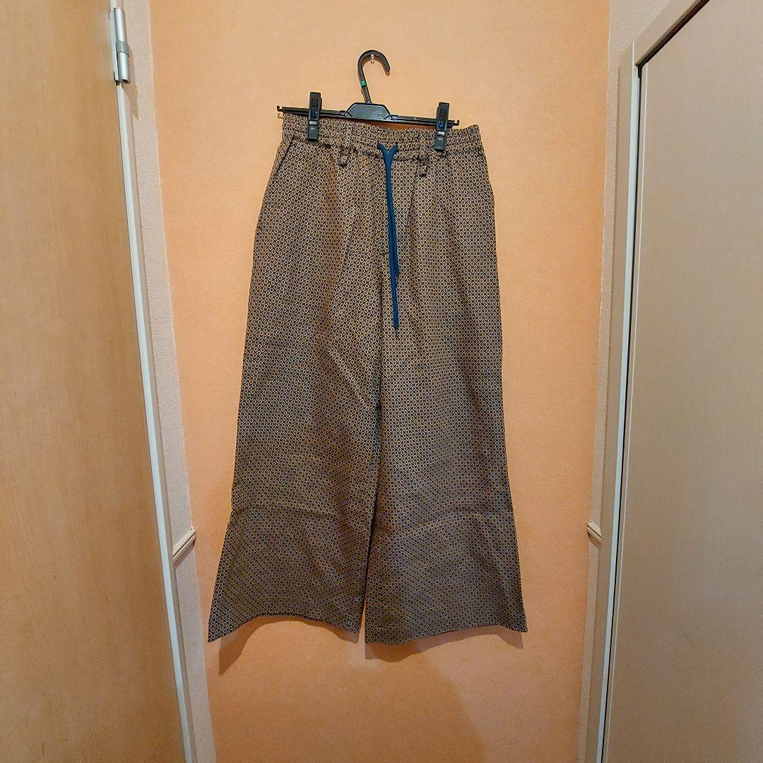 ブラウン模様 テーラードジャケットとワイドパンツセット