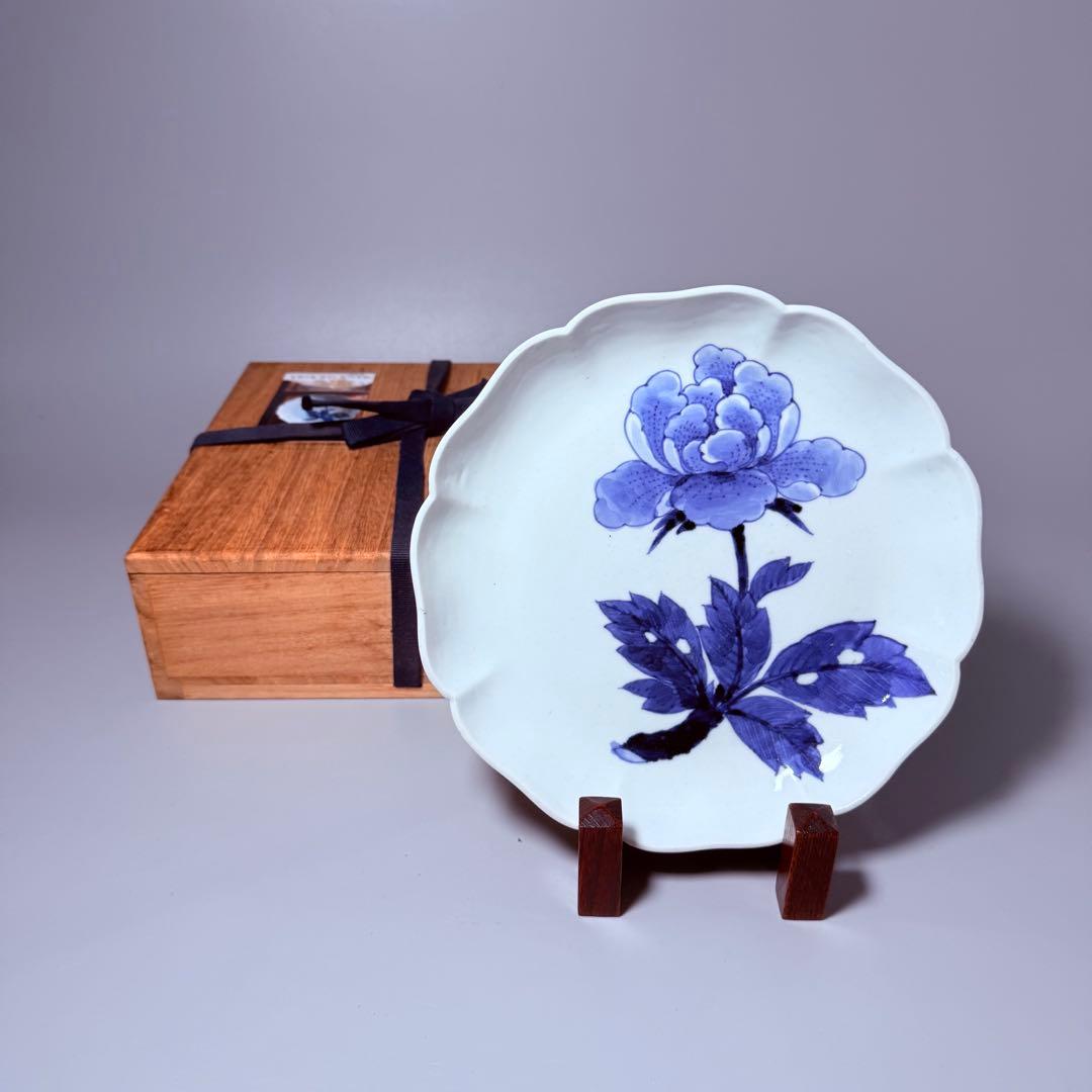 江戸期　古伊万里　染付牡丹文輪花形七寸皿　大明成化年製　裏七宝結文　古美術　桐箱