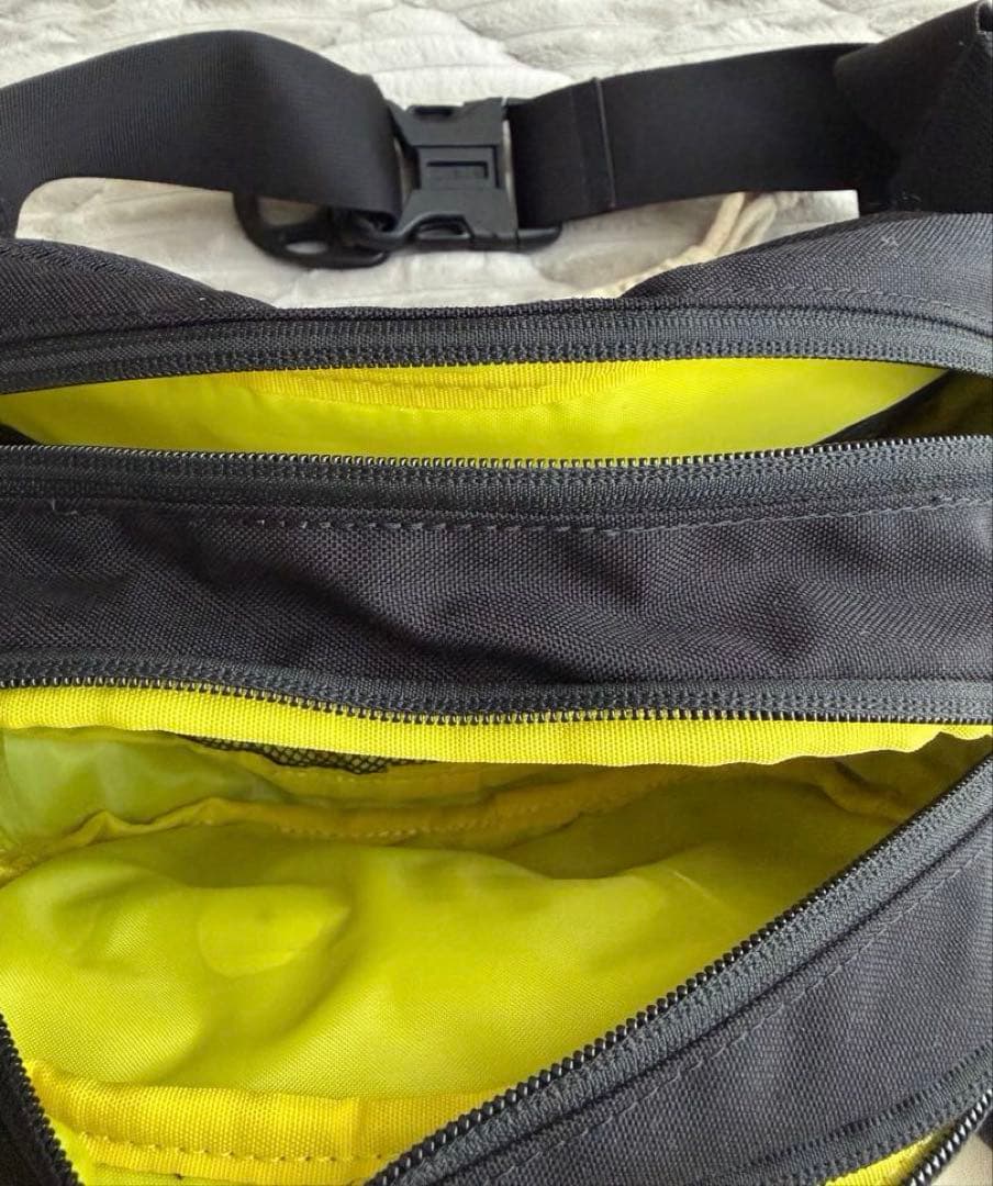 ⭐︎Hugoo ハグー　ヒップシート　ショルダーバック　ブラック×イエロー⭐︎