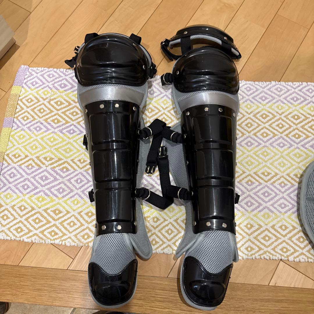 最終値下げ　キャッチャー用プロテクター 黒とグレー