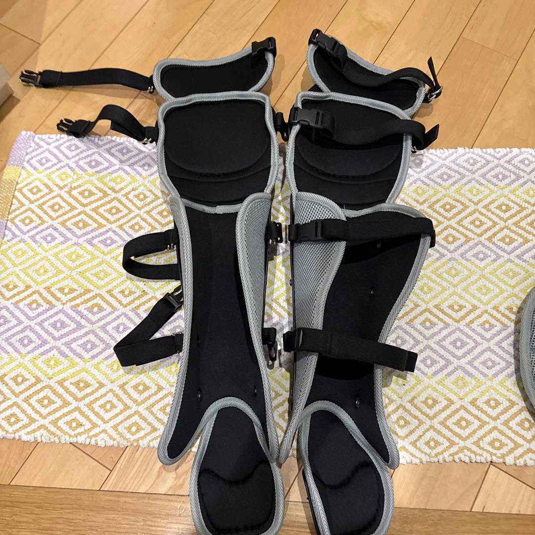 最終値下げ　キャッチャー用プロテクター 黒とグレー