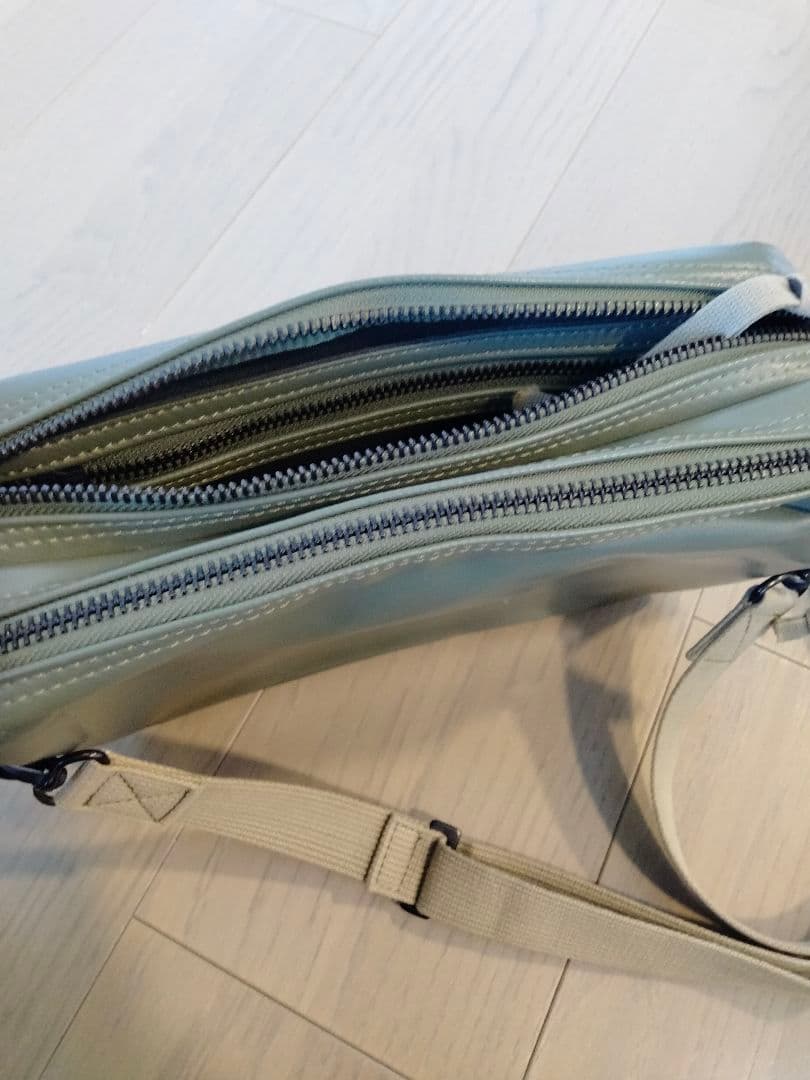 吉田カバン　ラゲッジレーベル　ショルダーバッグ　赤バッテン