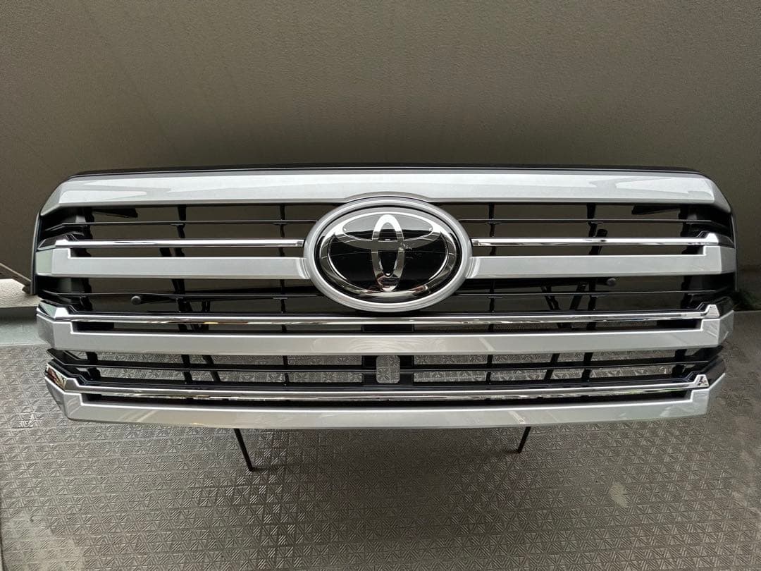 ランドクルーザー300 グリル