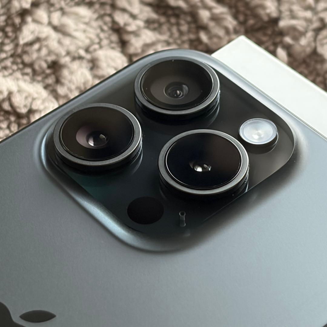 iPhone15Pro ブラックチタニウム 256GB ＋ MOFTケース