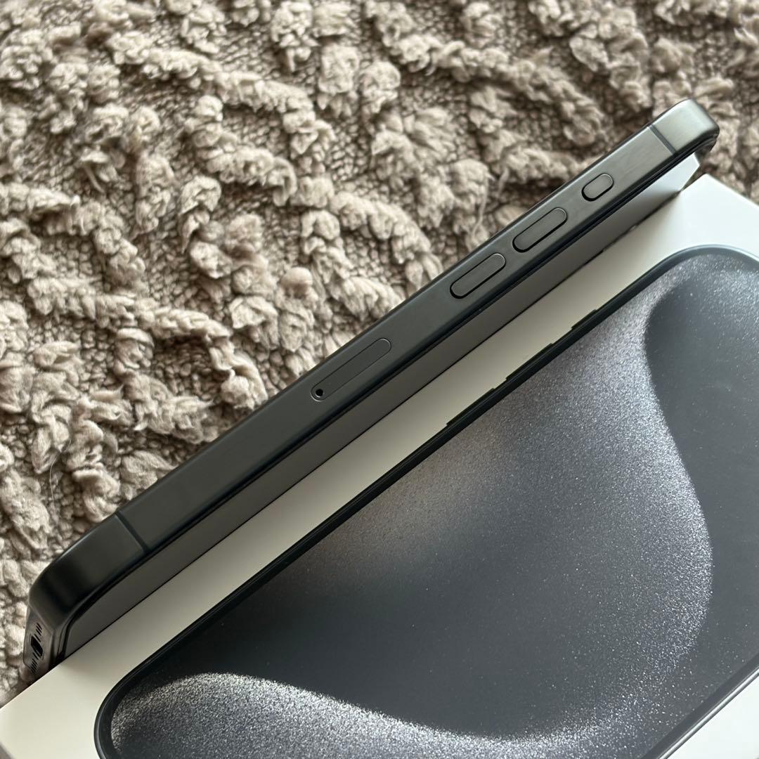 iPhone15Pro ブラックチタニウム 256GB ＋ MOFTケース