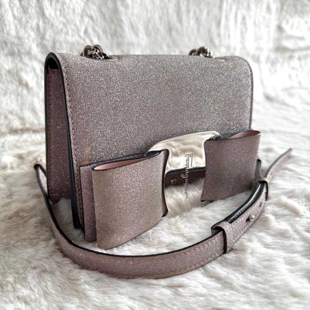 【美品】サルヴァトーレフェラガモ ヴァラ リボン ショルダーバッグ ピンク