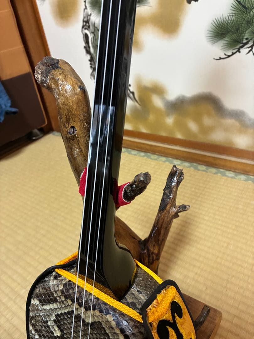 沖縄三線！貴重！知念大工型！本蛇皮！本張り！【一枚張り】