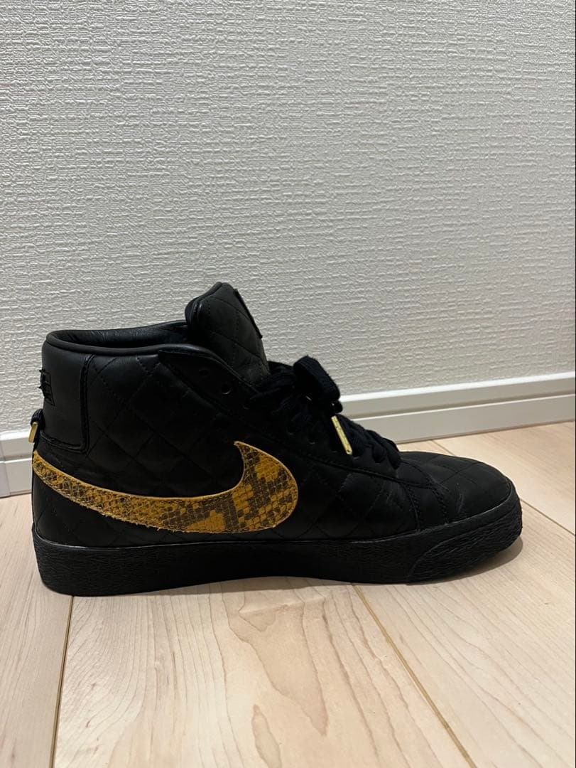 Supreme × Nike SB Blazer Mid \"Black