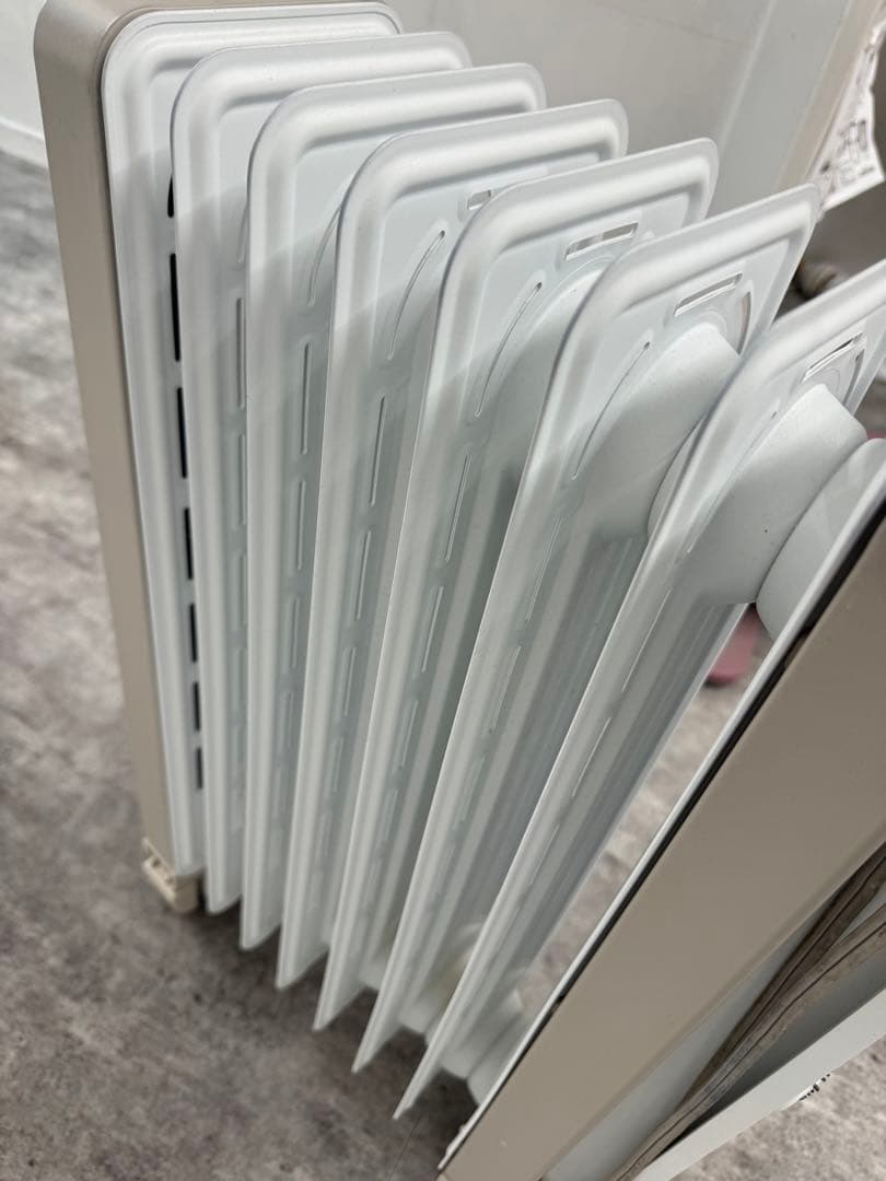 DeLonghi オイルヒーター ホワイト/グレー