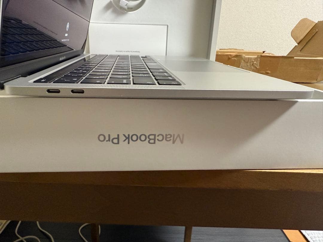 MacBook Pro M2 2022 メモリ8G/ストレージ256GB