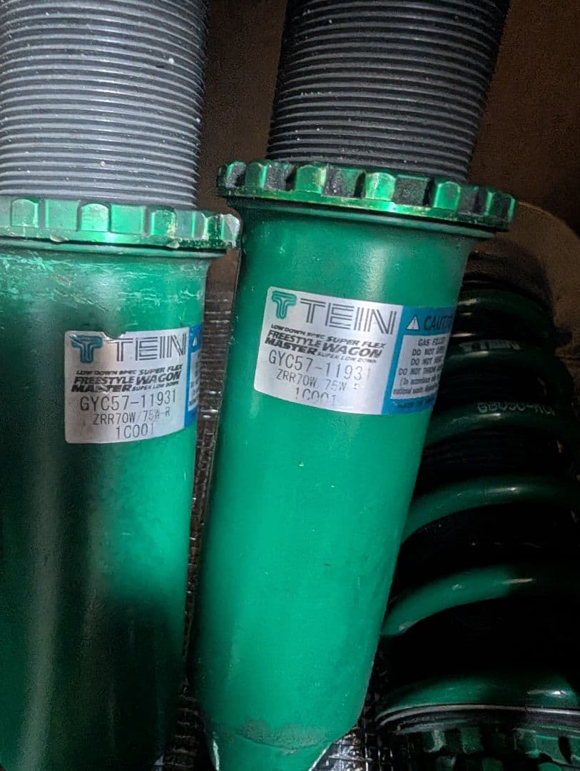 70ヴォクシー車高調　テイン