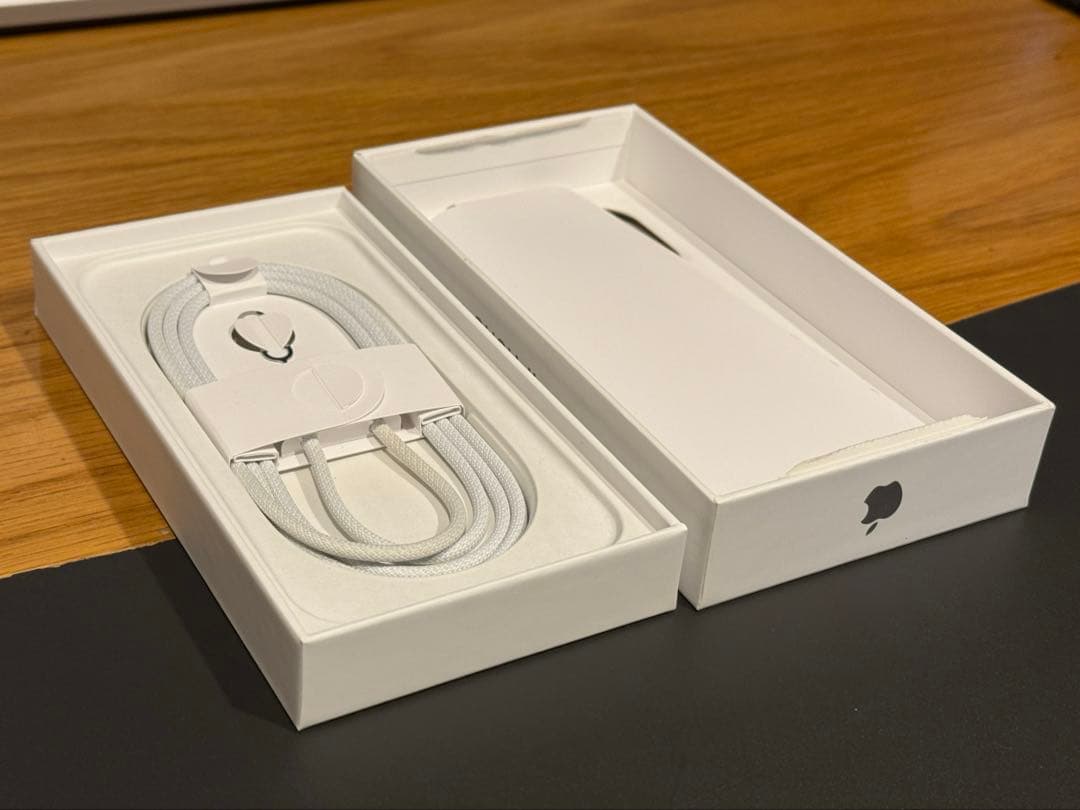 【本日限定価格】iPhone 16 pro 128GB SIMフリー