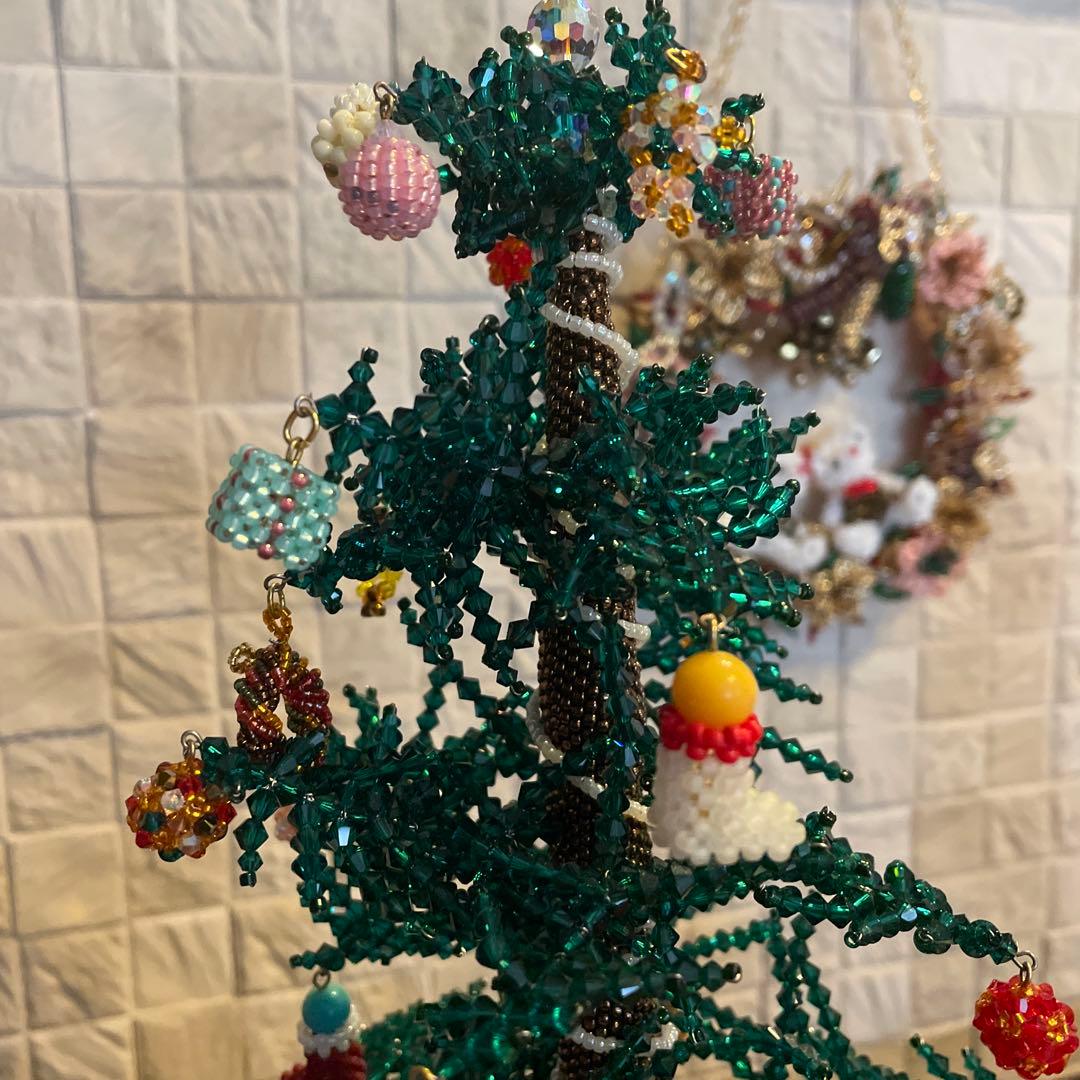 ＊ビーズとスワロフスキーのクリスマスツリー2個&サンタ３個&クマのリース＊