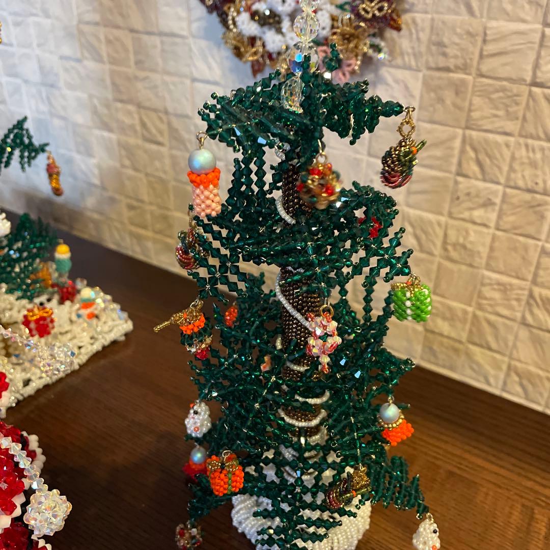 ＊ビーズとスワロフスキーのクリスマスツリー2個&サンタ３個&クマのリース＊