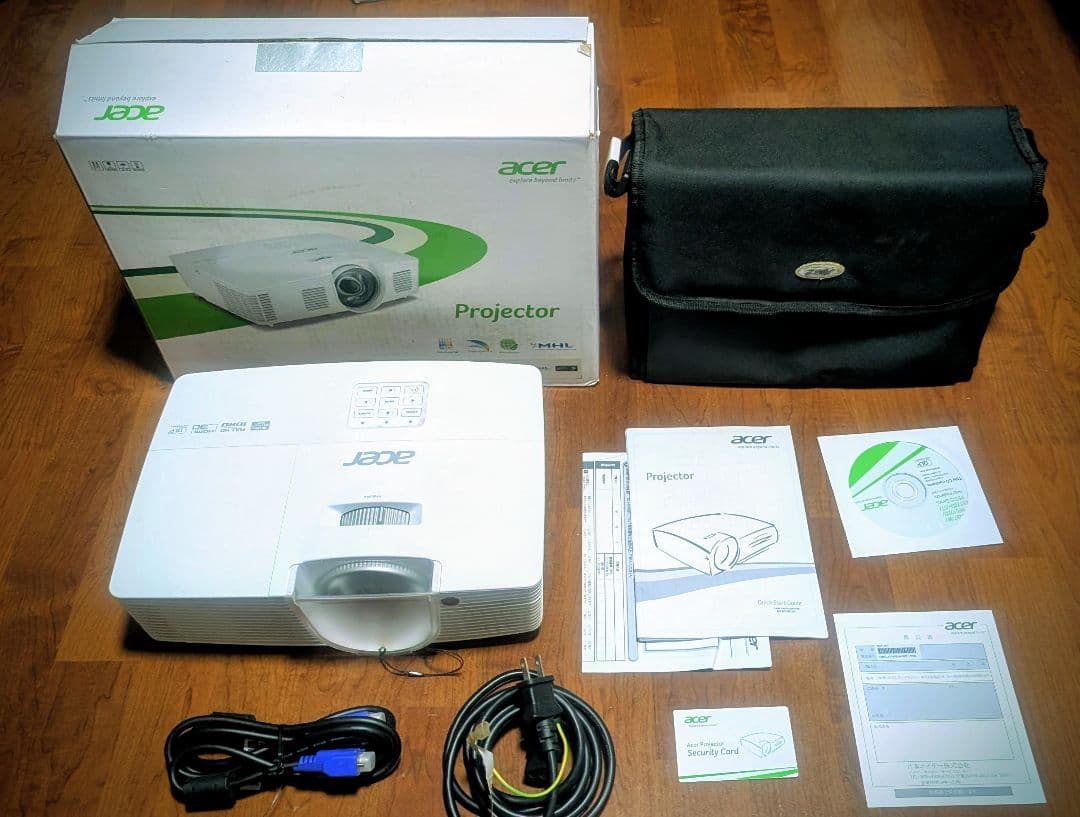 Acer H6517STプロジェクター フルHD解像度 3D対応 ホワイト