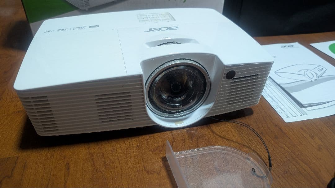 Acer H6517STプロジェクター フルHD解像度 3D対応 ホワイト