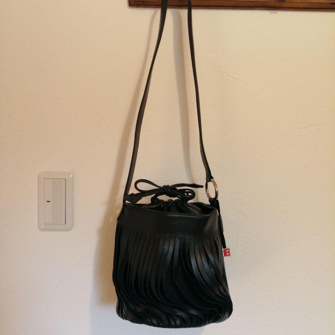 バリー　巾着型　ショルダーバッグ