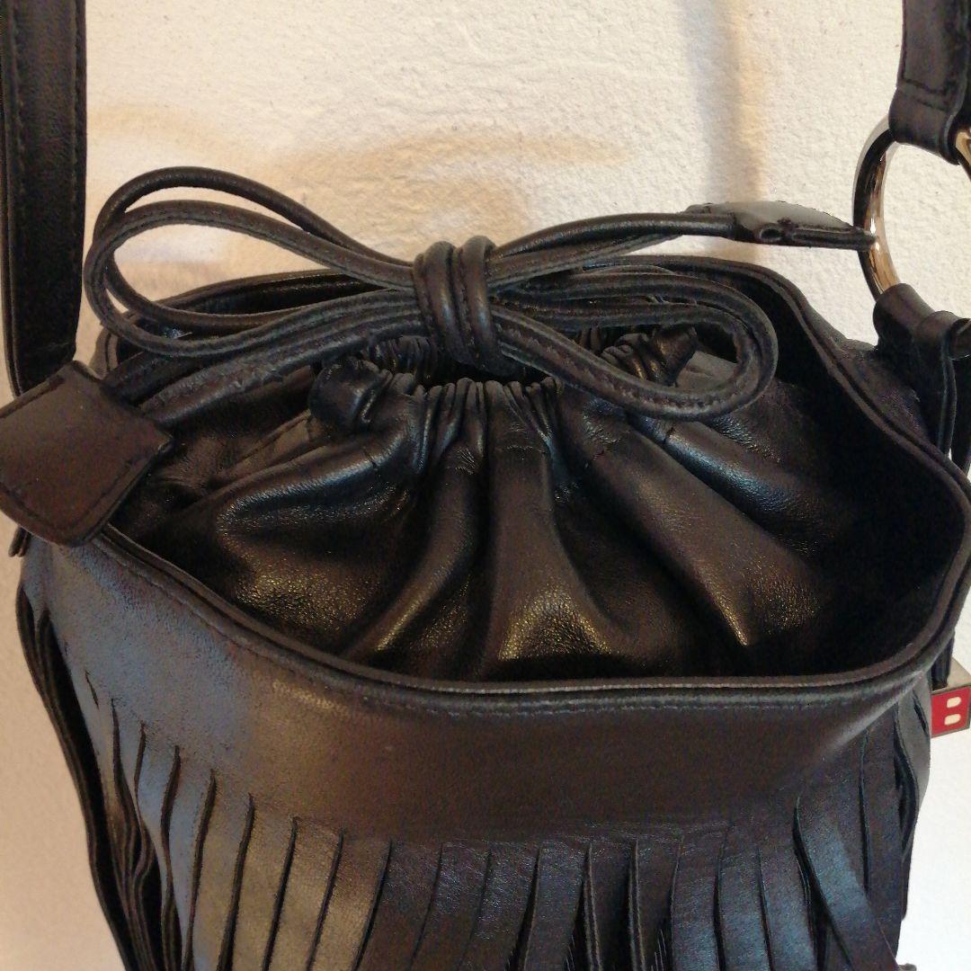 バリー　巾着型　ショルダーバッグ