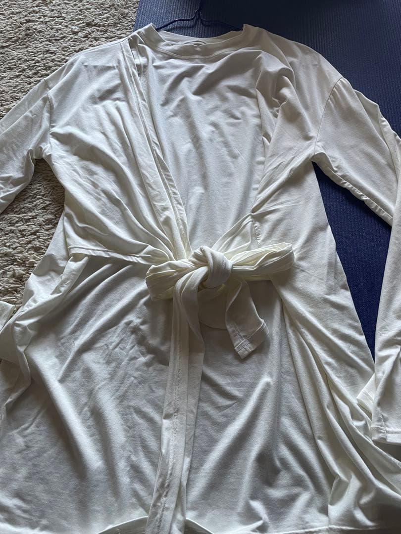 ヨガウェア　2点セット　長袖ロングTシャツ　レギンス　タグ付き新品　2万円品