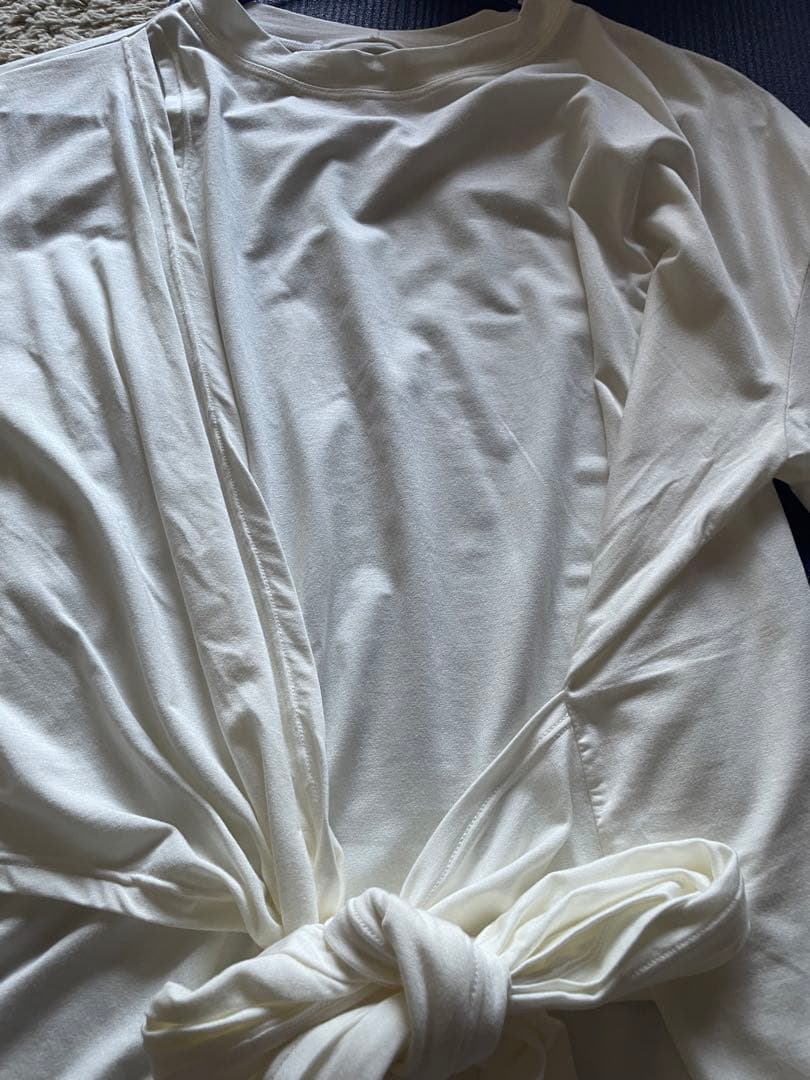 ヨガウェア　2点セット　長袖ロングTシャツ　レギンス　タグ付き新品　2万円品