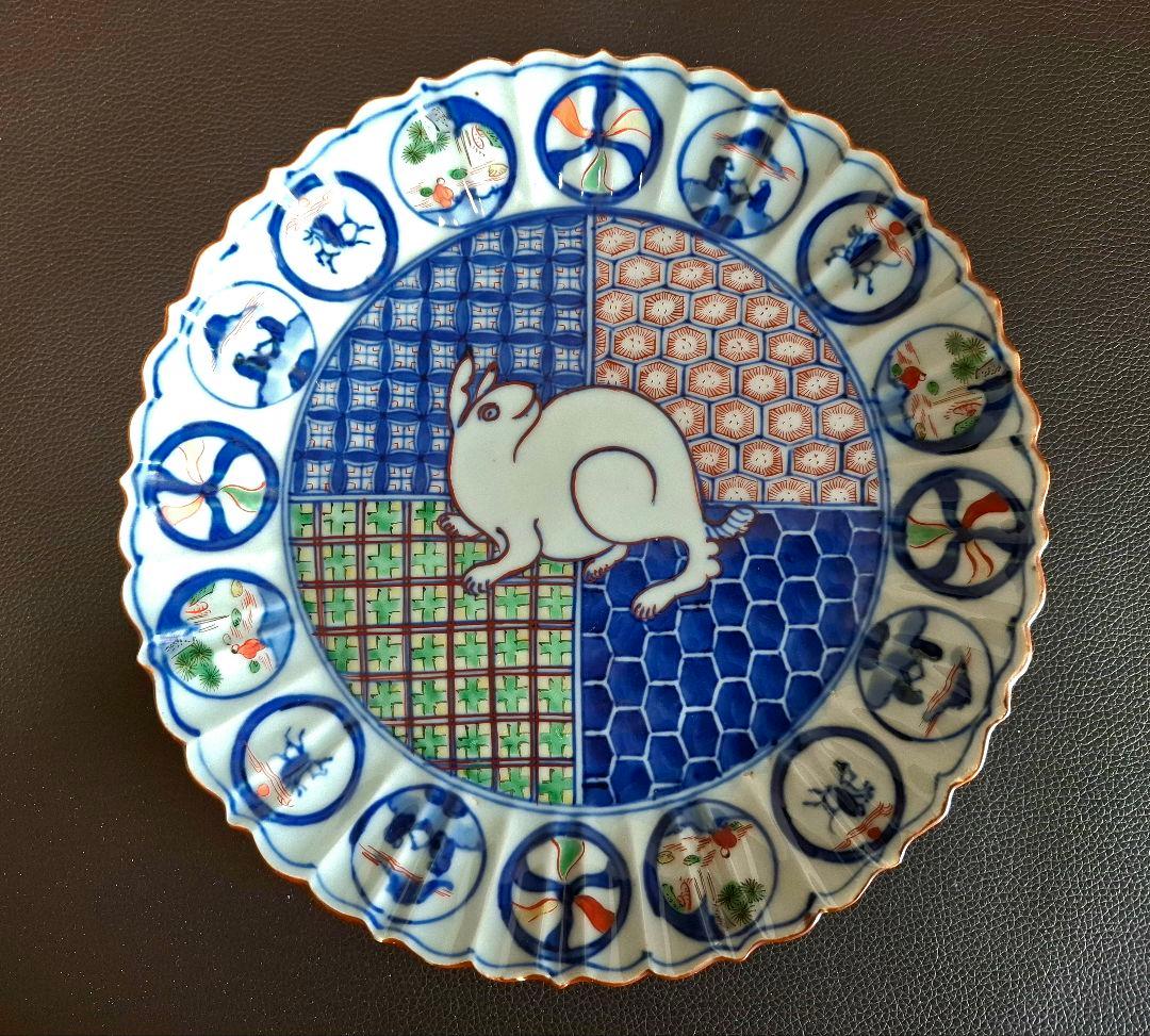 染付色絵兎の図 輪花口造り七寸皿 工芸品　直径約23cm　オマケ付き