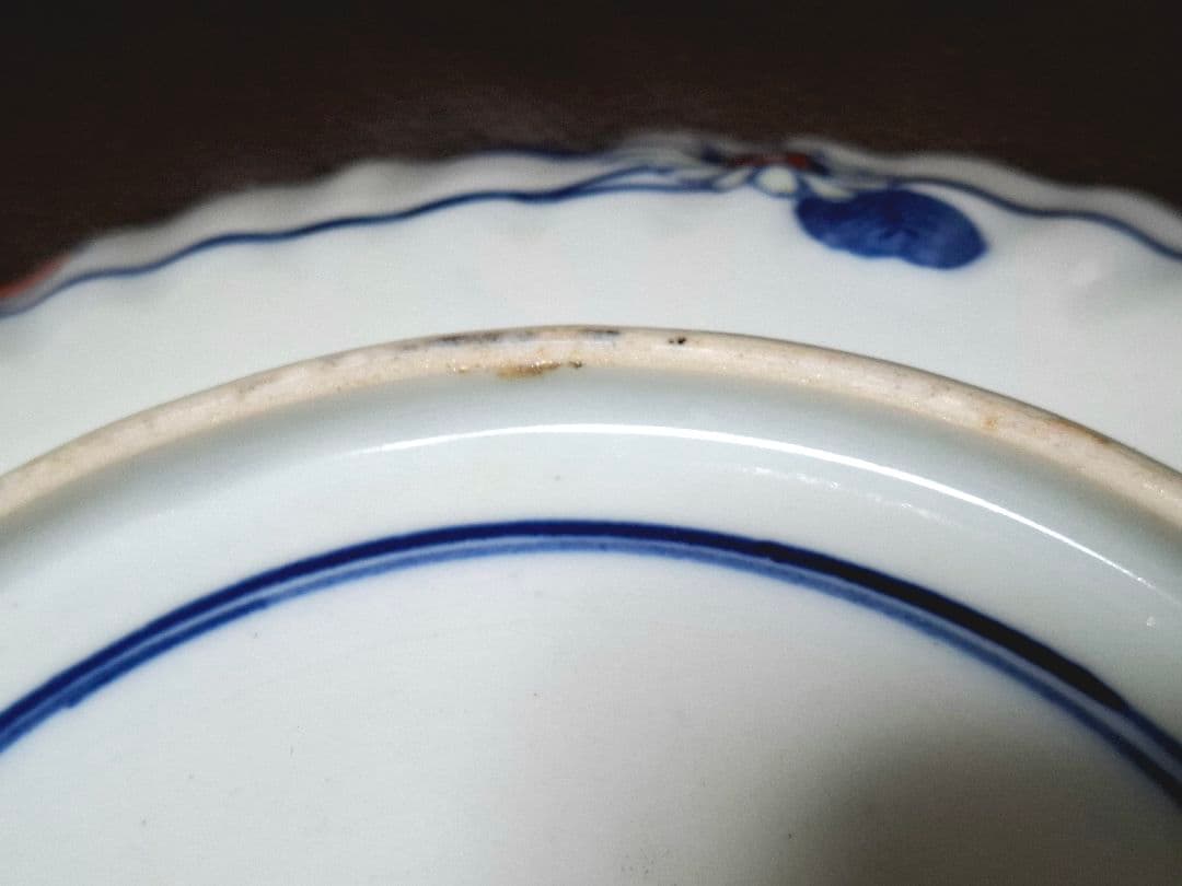 染付色絵兎の図 輪花口造り七寸皿 工芸品　直径約23cm　オマケ付き