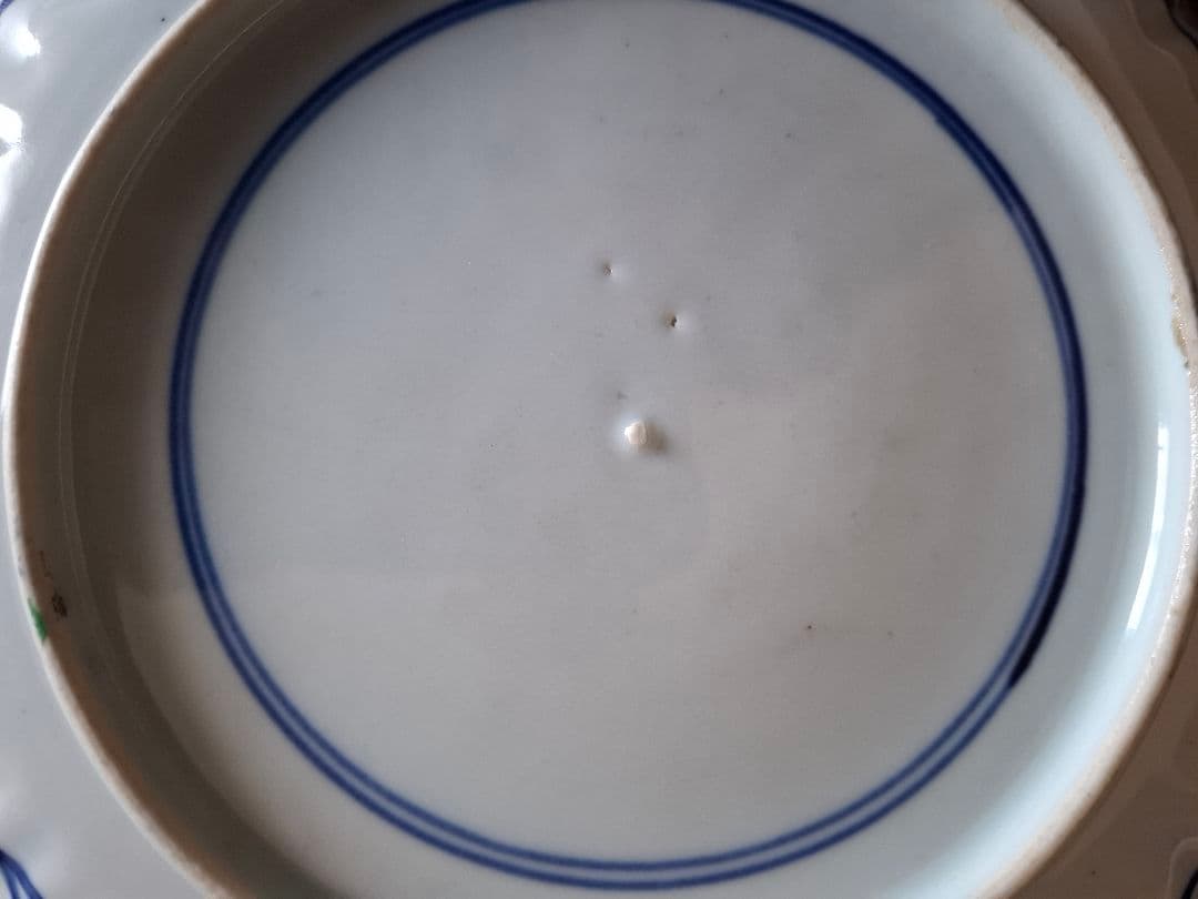 染付色絵兎の図 輪花口造り七寸皿 工芸品　直径約23cm　オマケ付き