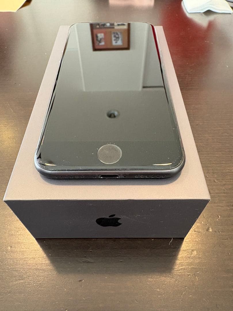 【モモ】iPhone8 64GB ブラック