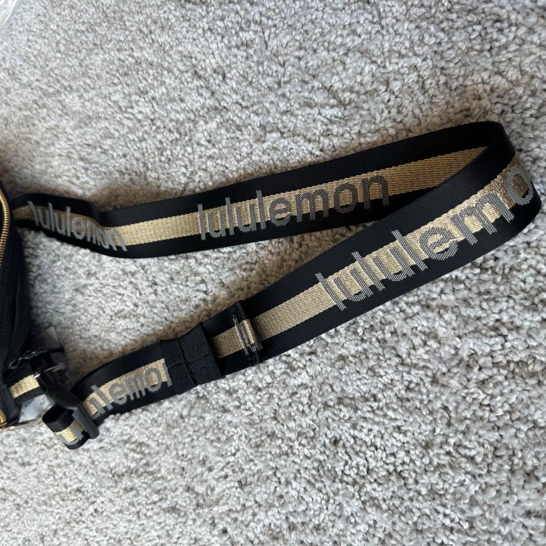 新品未使用✨レア！日本未発売 ルルレモン ロゴベルトバッグ 1L