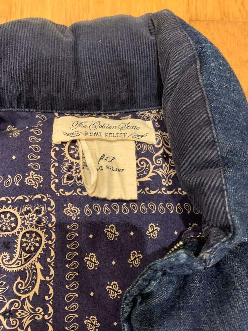 【美品】レミレリーフ　デニムダウンベスト　サイズL　ペイズリー