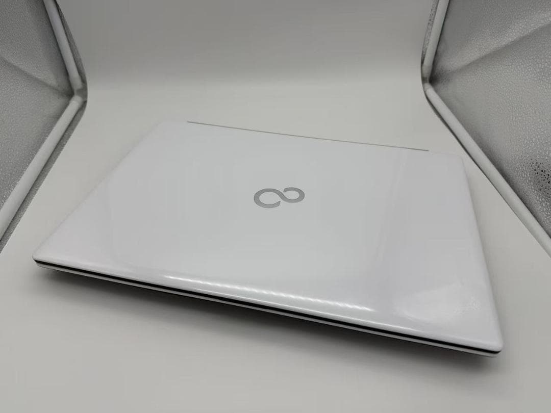 超美品 富士通 第8世代 16GB 新品SSD、HDD Office2021 W