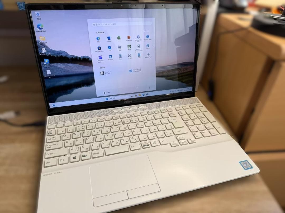 超美品 富士通 第8世代 16GB 新品SSD、HDD Office2021 W