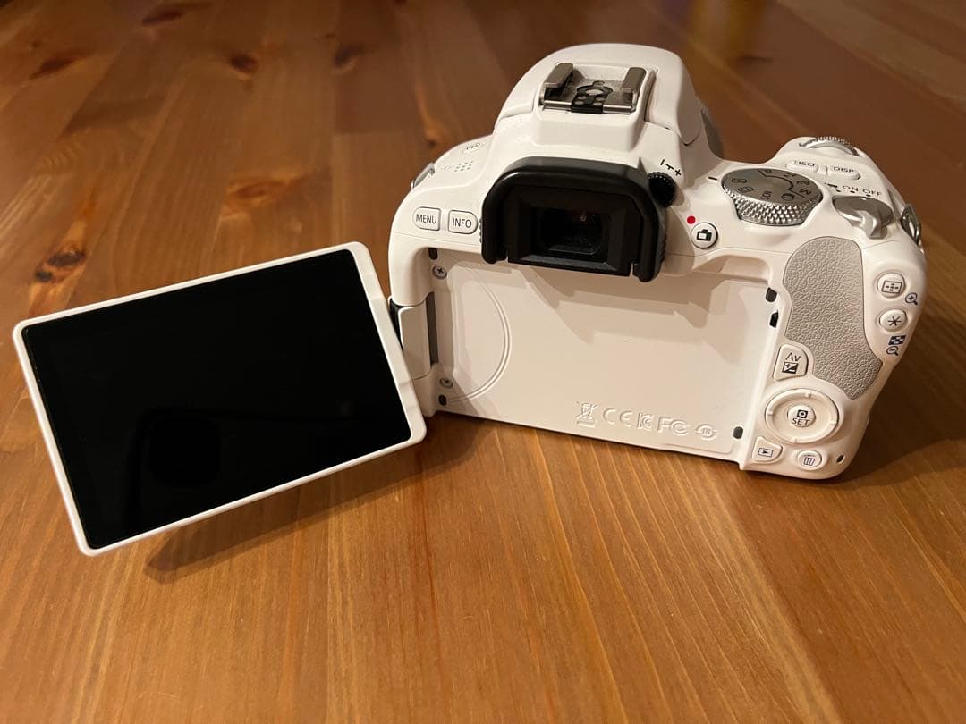 Canon EOS Kiss X9 ホワイト レンズ付き