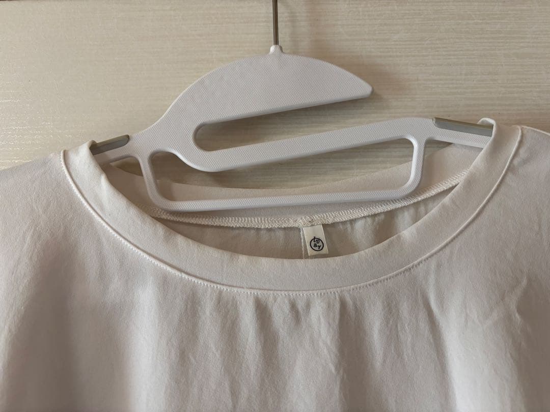 ビアズリー　後ろドレープT ブラウス　アイボリー　フリーサイズ