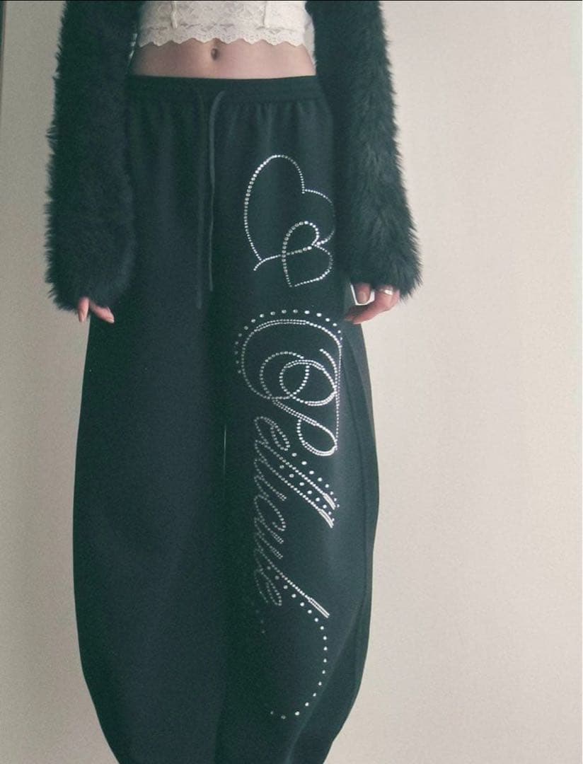 新色ブラック PELLICULE stone-deco sweat pants