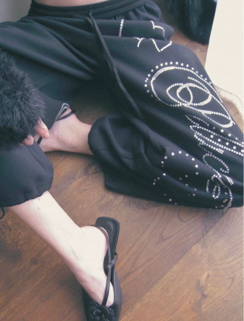 新色ブラック PELLICULE stone-deco sweat pants