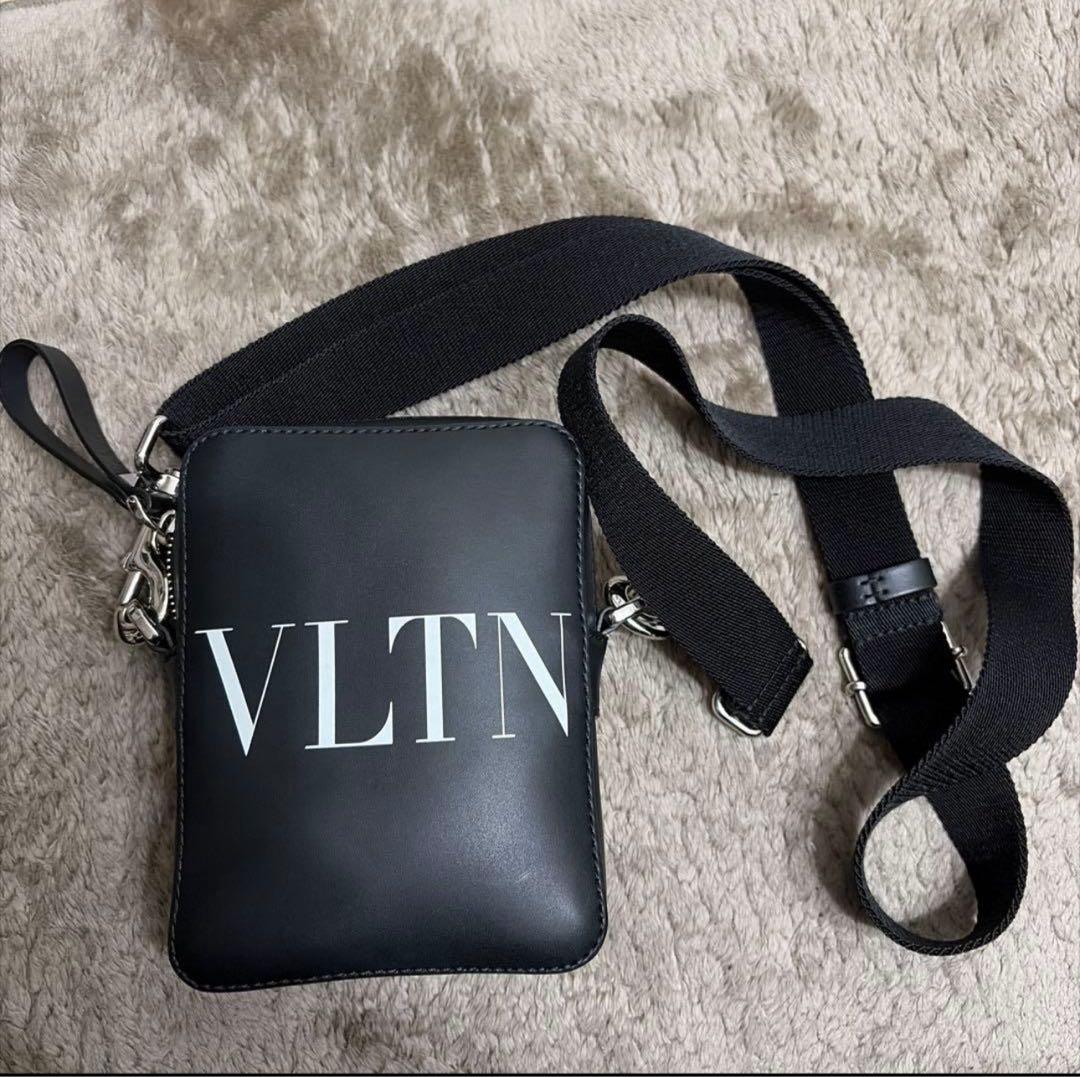 ヴァレンティノ　ショルダーバッグ