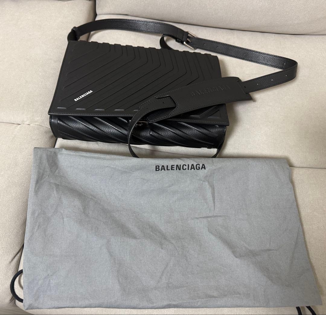 BALENCIAGA ブラック レザー ショルダーバッグ