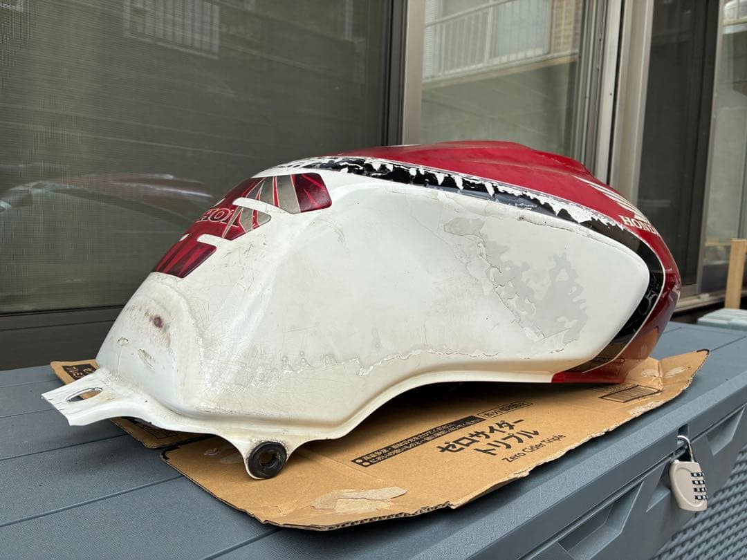 cb400sf/sb nc39 タンク　希少　目視による凹みなし　塗装ベース