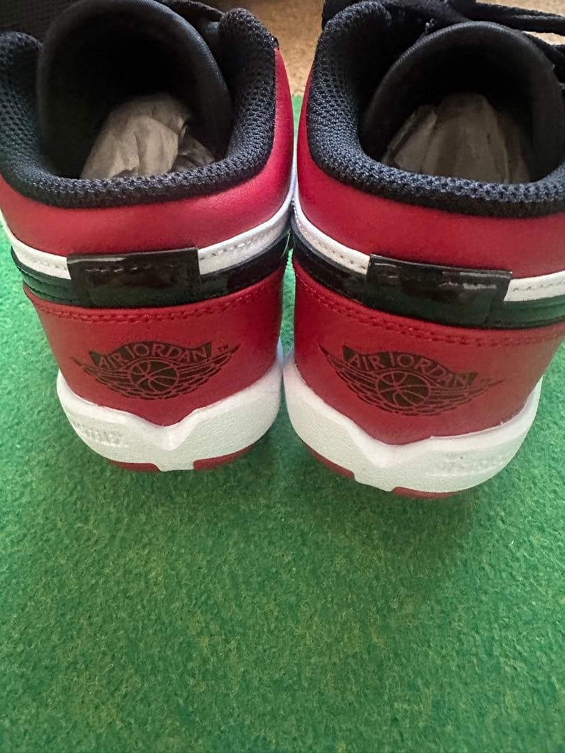 劇レア　日本未発売　少年野球スパイク　ジョーダン赤黒白 21cm