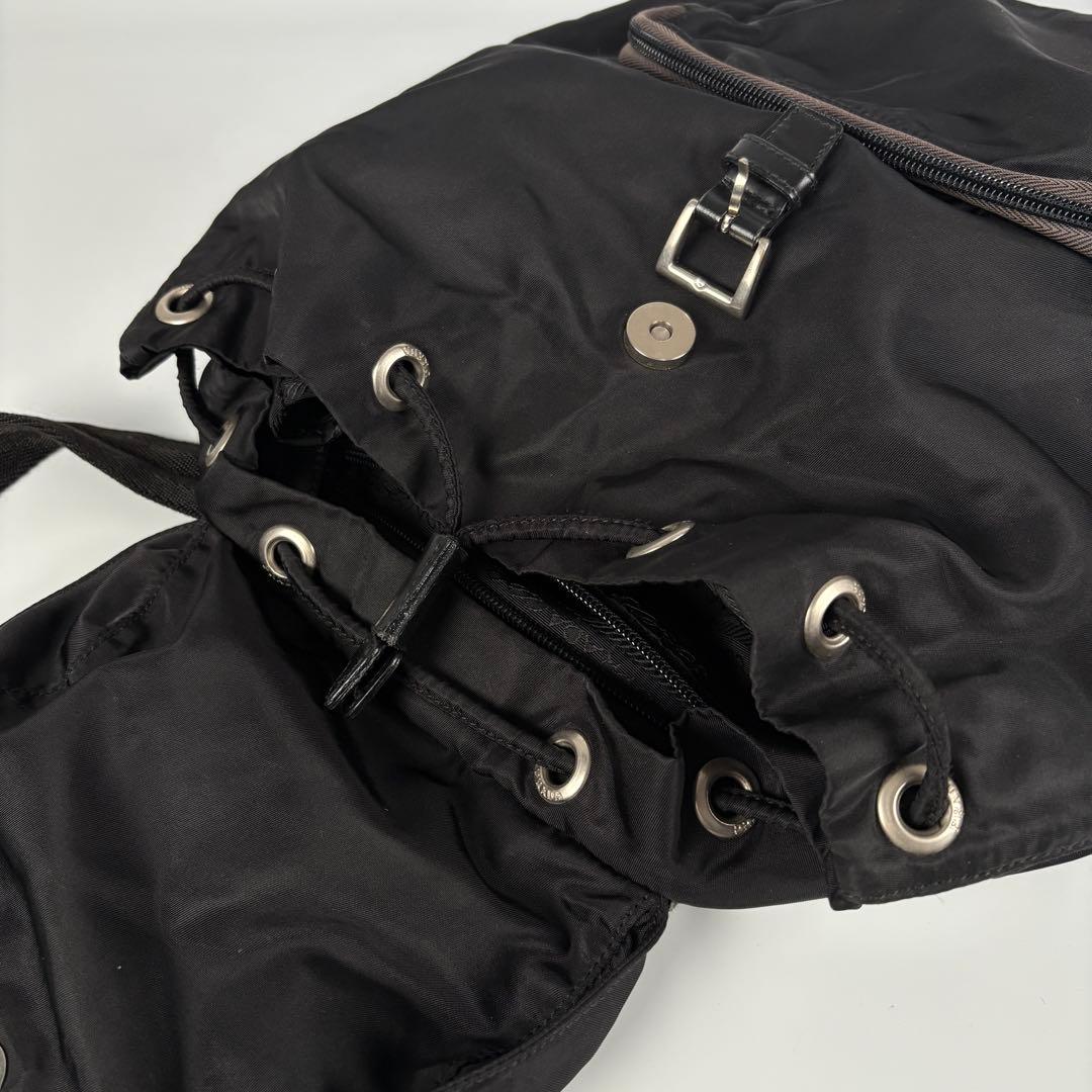 プラダ　テスート　リュック　バックパック　黒　三角ロゴ　ナイロン　レザー