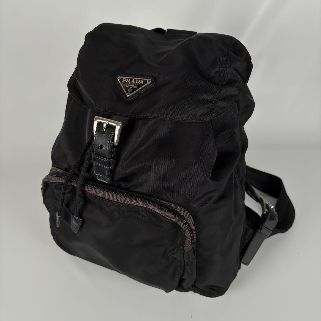 プラダ　テスート　リュック　バックパック　黒　三角ロゴ　ナイロン　レザー