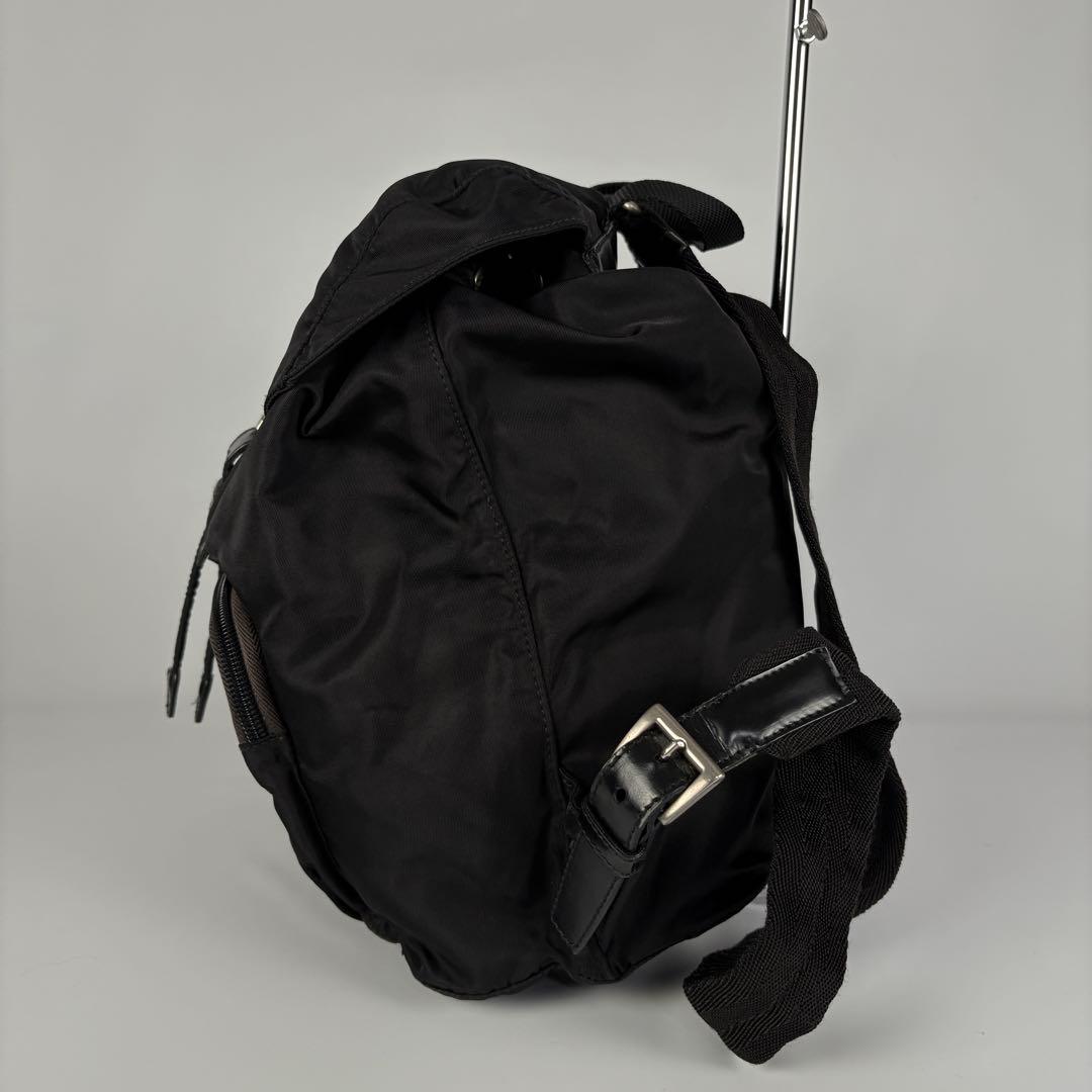 プラダ　テスート　リュック　バックパック　黒　三角ロゴ　ナイロン　レザー